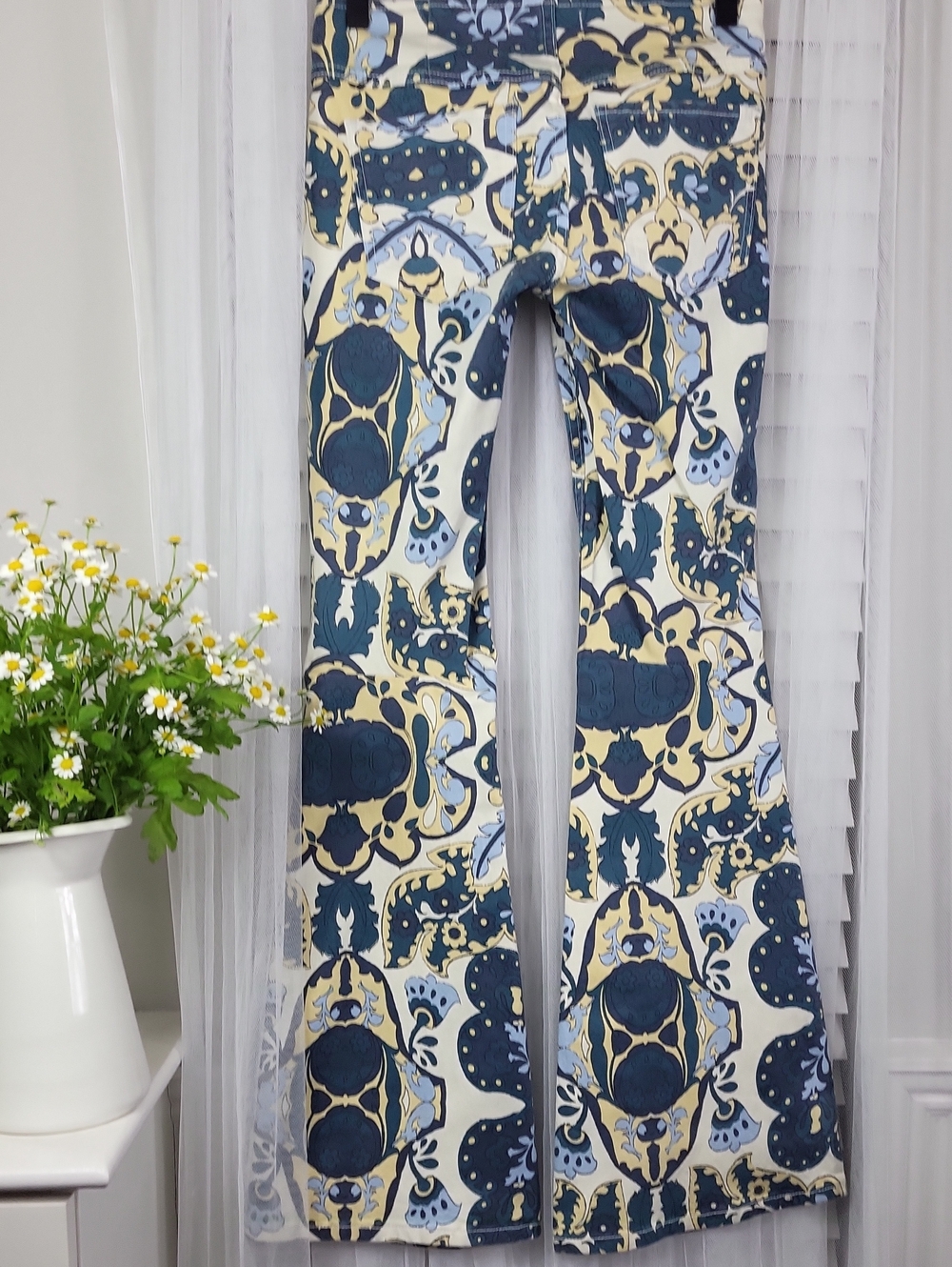 We The Free Jeans Multicolor Paisley Floral Mid Rise Flare Stretch. Size 25 - Picture 3 of 14